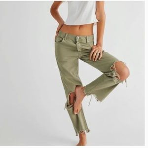 Brand NWOT Free People Maggie straight distressed jeans olive, size 27
